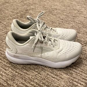 Brooks Ghost 16 Women's White Sneakers